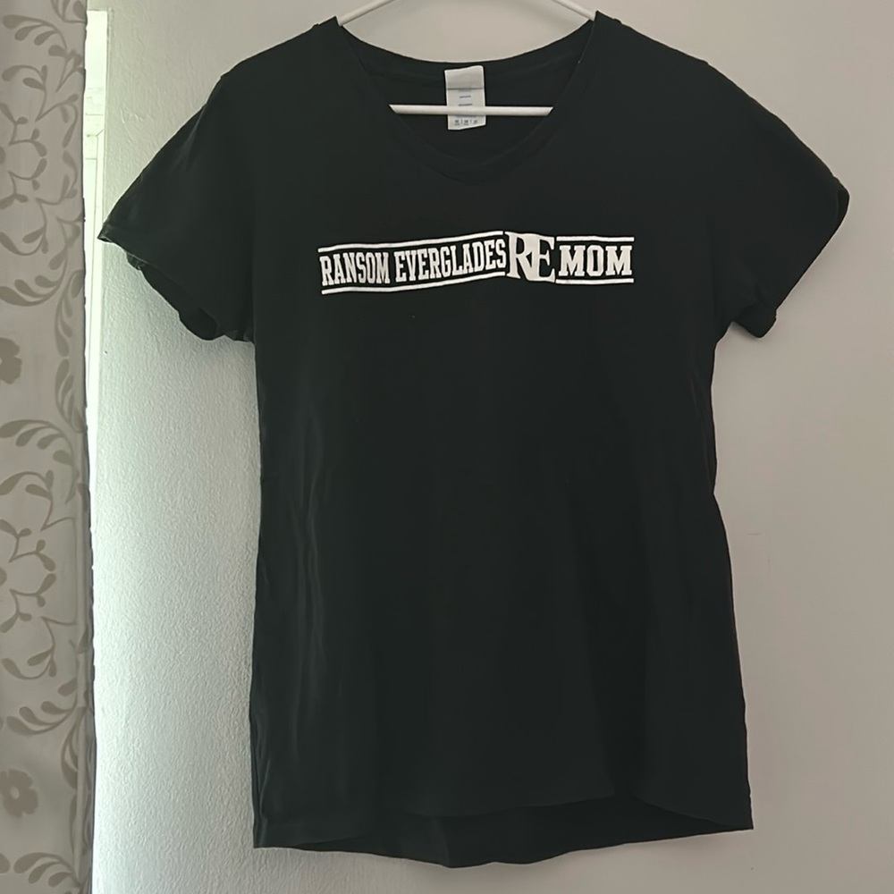 Vneck RE Graphic Tee - Size Adult M